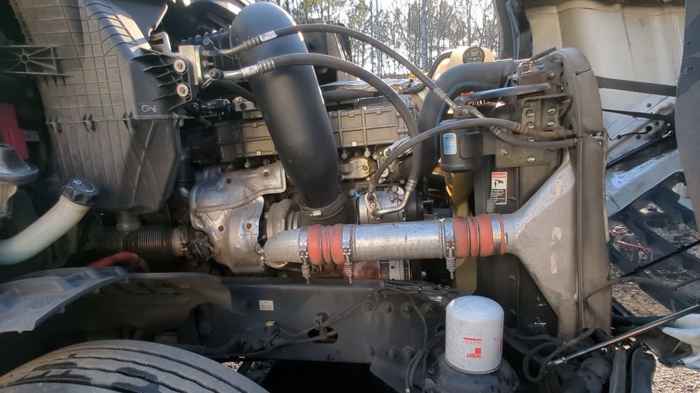 Day Cab Tractor-Heavy Duty Tractors-Freightliner-2019-T12664ST-Suwanee-GA-483,966\n\t\tmiles-$ 39,250 - Image 15