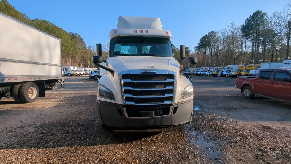 Day Cab Tractor-Heavy Duty Tractors-Freightliner-2019-T12664ST-Suwanee-GA-483,966\n\t\tmiles-$ 39,250 - Image 2