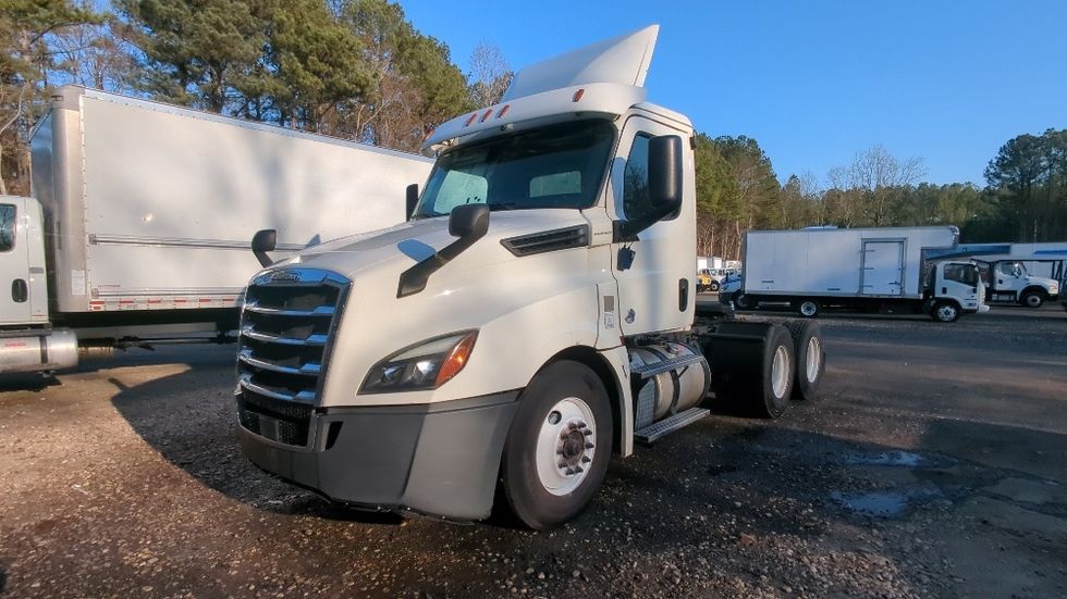 Day Cab Tractor-Heavy Duty Tractors-Freightliner-2019-T12664ST-Suwanee-GA-483,966\n\t\tmiles-$ 39,250 - Image 3