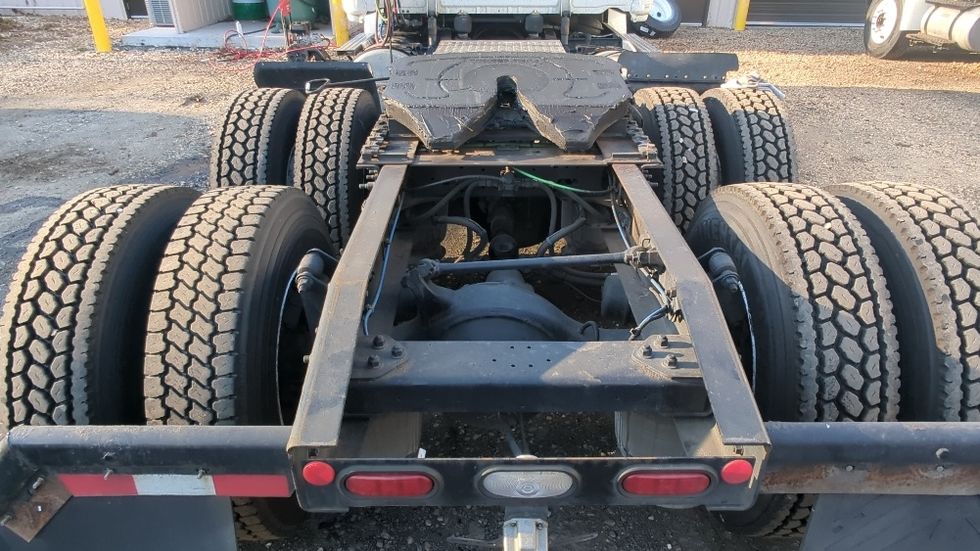 Day Cab Tractor-Heavy Duty Tractors-Freightliner-2019-T12664ST-Suwanee-GA-483,966\n\t\tmiles-$ 39,250 - Image 6