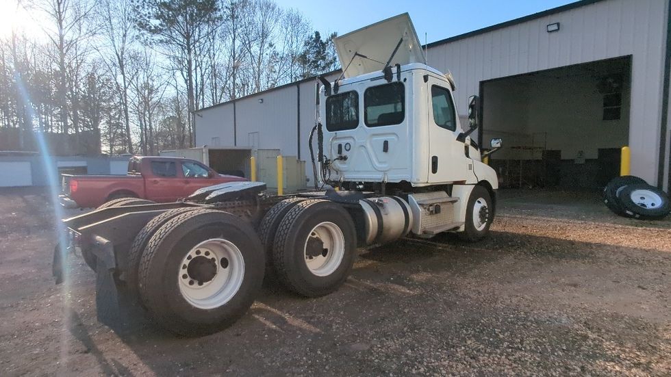 Day Cab Tractor-Heavy Duty Tractors-Freightliner-2019-T12664ST-Suwanee-GA-483,966\n\t\tmiles-$ 39,250 - Image 7