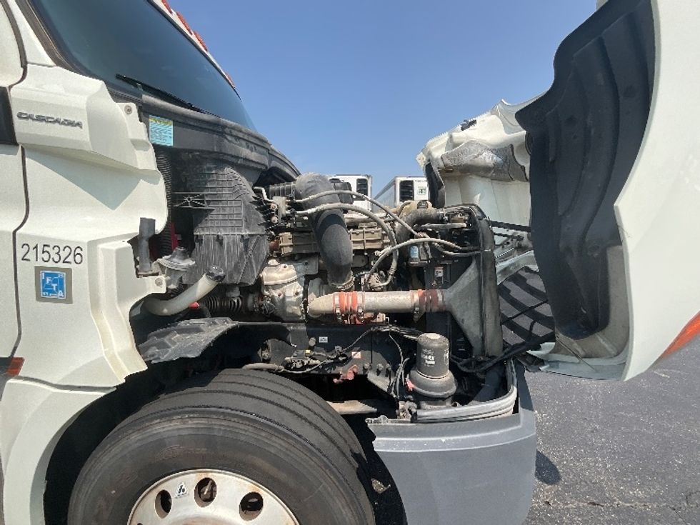 Day Cab Tractor-Heavy Duty Tractors-Freightliner-2019-T12664ST-Swedesboro-NJ-231,561\n\t\tmiles-$ 53,750 - Image 15