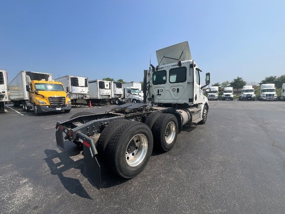 Day Cab Tractor-Heavy Duty Tractors-Freightliner-2019-T12664ST-Swedesboro-NJ-231,561\n\t\tmiles-$ 53,750 - Image 7