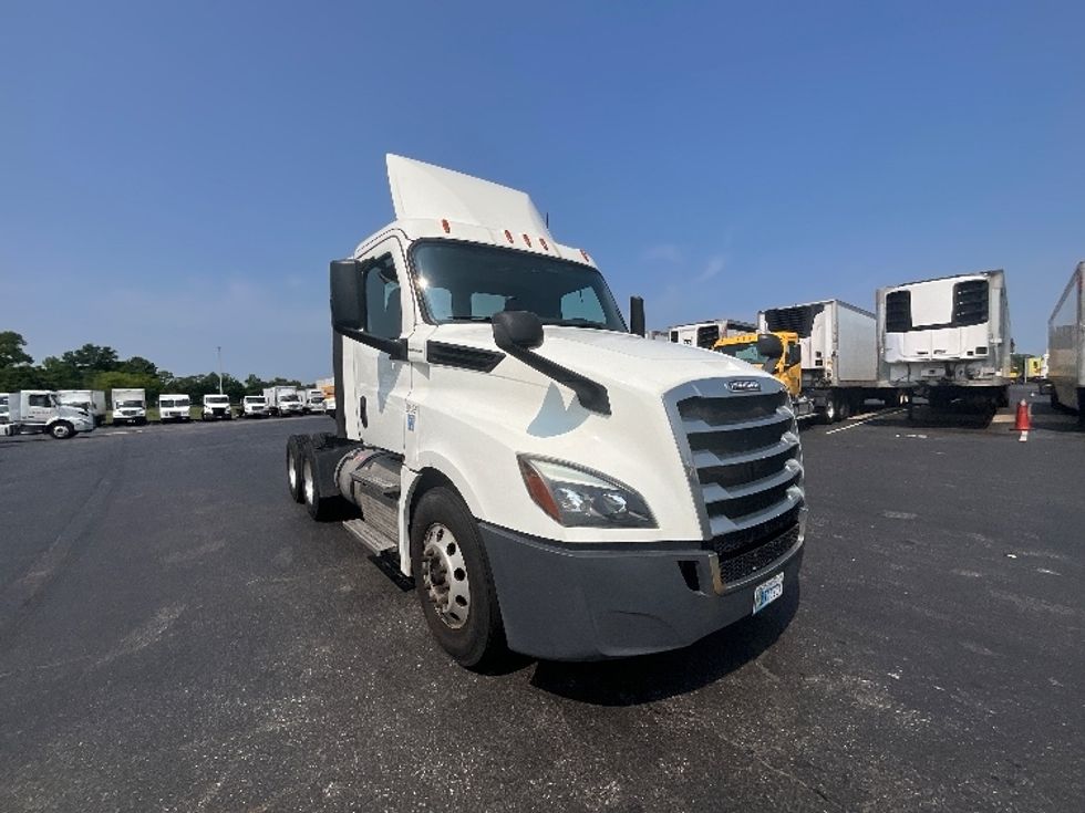 Day Cab Tractor-Heavy Duty Tractors-Freightliner-2019-T12664ST-Swedesboro-NJ-258,831\n\t\tmiles-$ 40,500 - Image 1