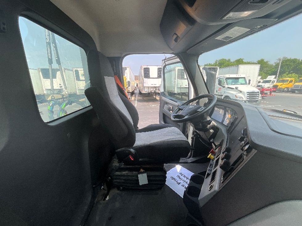 Day Cab Tractor-Heavy Duty Tractors-Freightliner-2019-T12664ST-Swedesboro-NJ-258,831\n\t\tmiles-$ 40,500 - Image 14