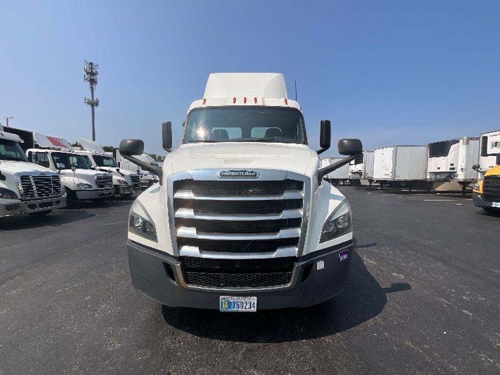 Day Cab Tractor-Heavy Duty Tractors-Freightliner-2019-T12664ST-Swedesboro-NJ-258,831\n\t\tmiles-$ 40,500 - Image 2