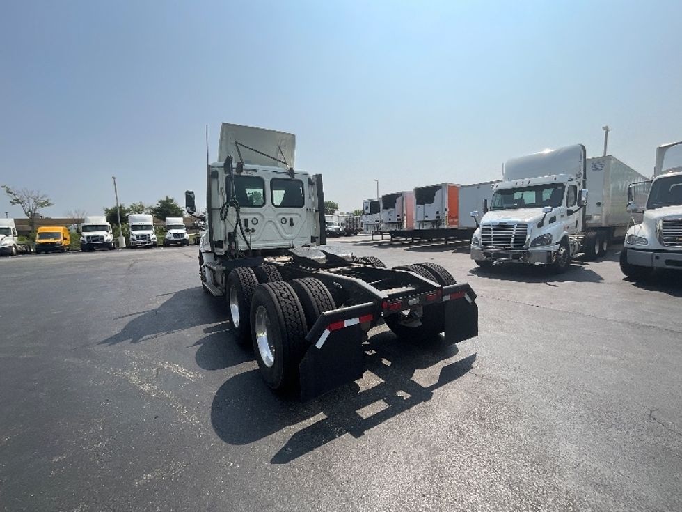 Day Cab Tractor-Heavy Duty Tractors-Freightliner-2019-T12664ST-Swedesboro-NJ-258,831\n\t\tmiles-$ 40,500 - Image 5