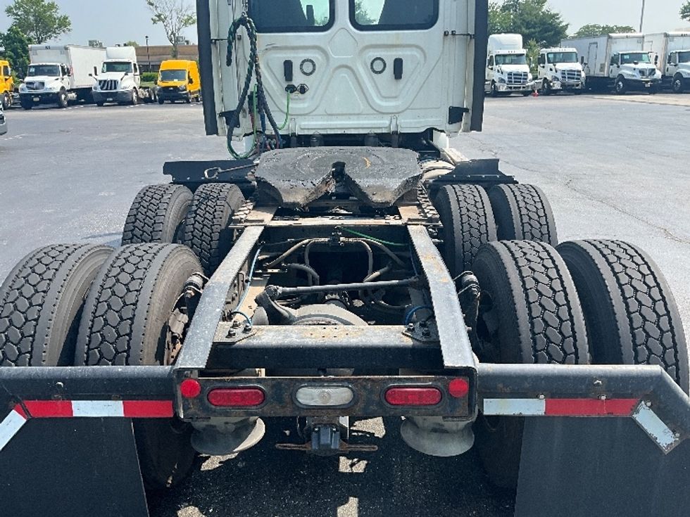 Day Cab Tractor-Heavy Duty Tractors-Freightliner-2019-T12664ST-Swedesboro-NJ-258,831\n\t\tmiles-$ 40,500 - Image 6