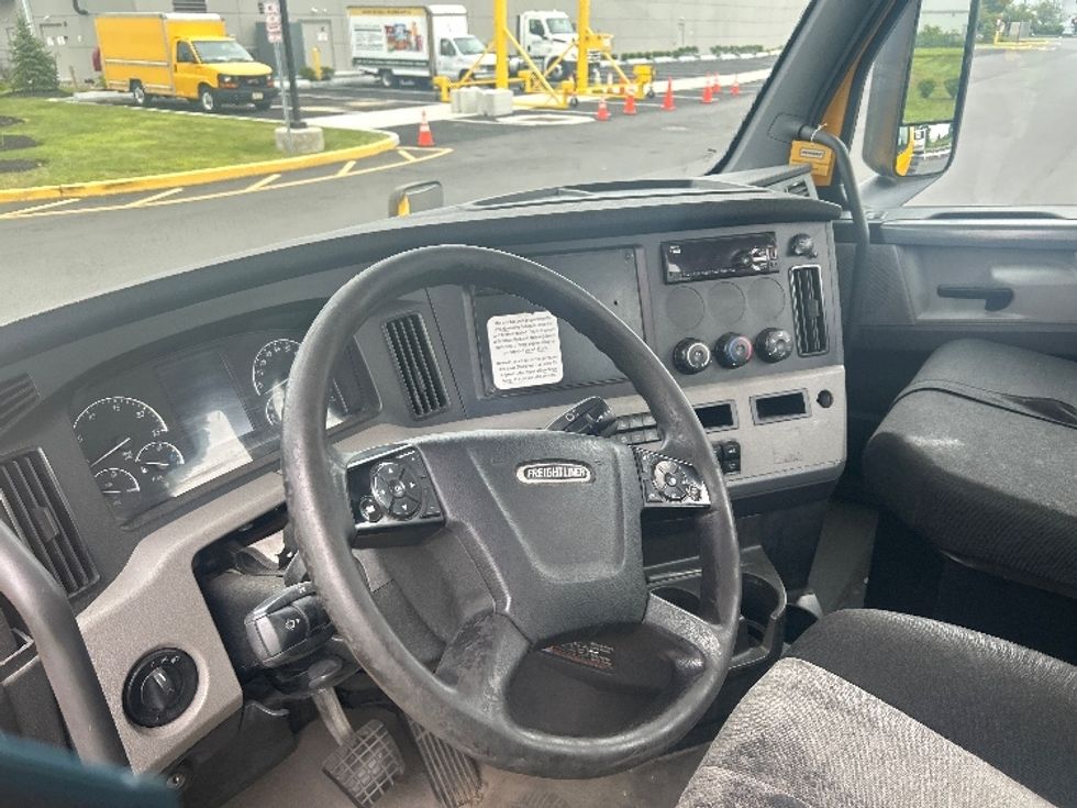 Day Cab Tractor-Heavy Duty Tractors-Freightliner-2019-T12664ST-Swedesboro-NJ-522,582\n\t\tmiles-$ 34,500 - Image 10