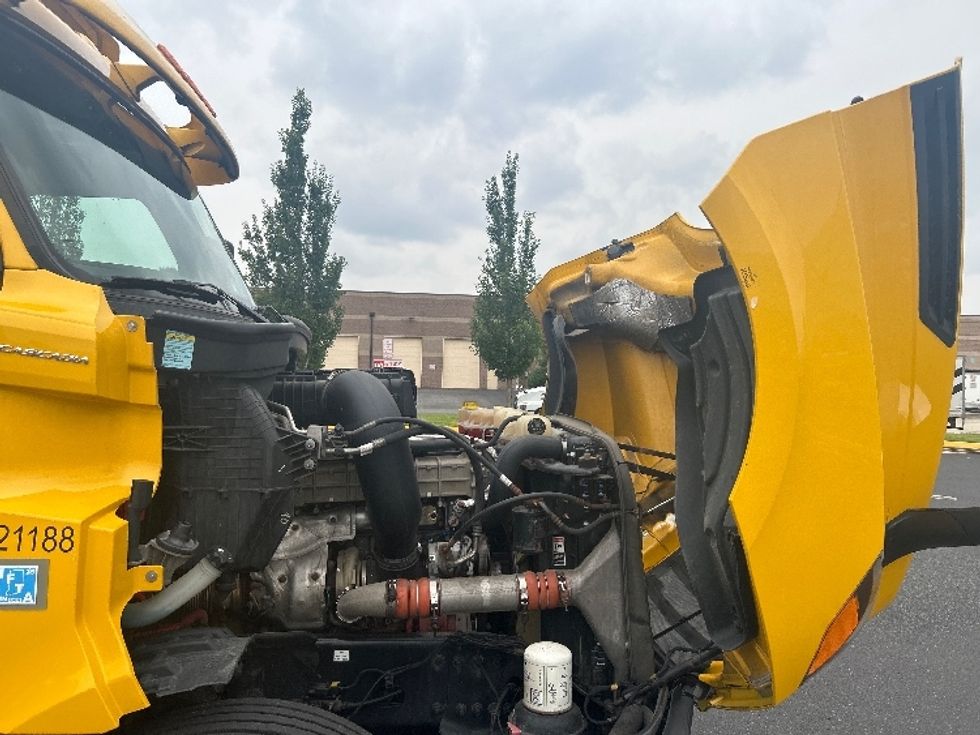 Day Cab Tractor-Heavy Duty Tractors-Freightliner-2019-T12664ST-Swedesboro-NJ-522,582\n\t\tmiles-$ 34,500 - Image 15