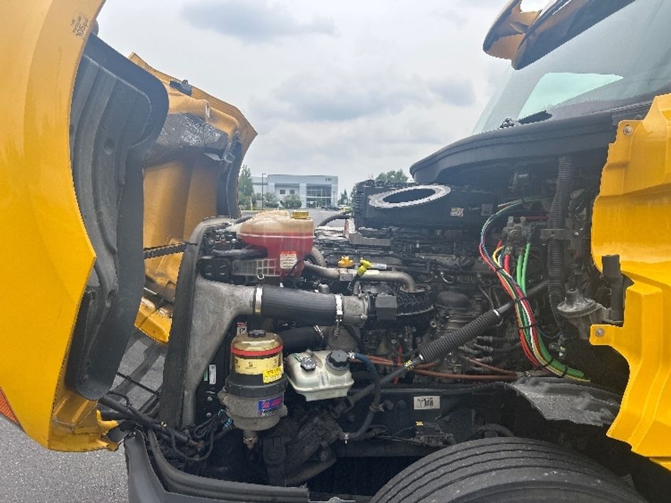 Day Cab Tractor-Heavy Duty Tractors-Freightliner-2019-T12664ST-Swedesboro-NJ-522,582\n\t\tmiles-$ 34,500 - Image 16