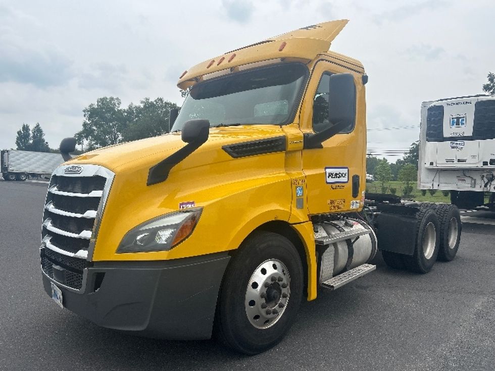Day Cab Tractor-Heavy Duty Tractors-Freightliner-2019-T12664ST-Swedesboro-NJ-522,582\n\t\tmiles-$ 34,500 - Image 3
