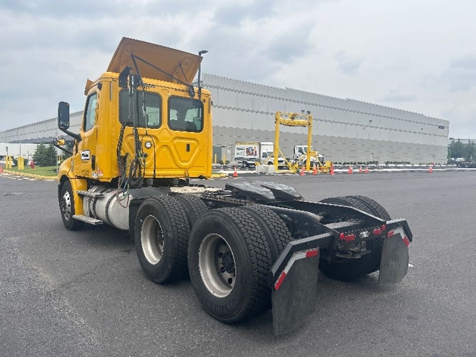 Day Cab Tractor-Heavy Duty Tractors-Freightliner-2019-T12664ST-Swedesboro-NJ-522,582\n\t\tmiles-$ 34,500 - Image 5