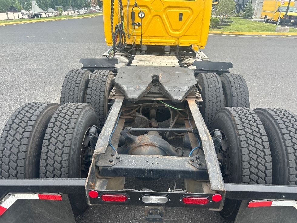 Day Cab Tractor-Heavy Duty Tractors-Freightliner-2019-T12664ST-Swedesboro-NJ-522,582\n\t\tmiles-$ 34,500 - Image 6