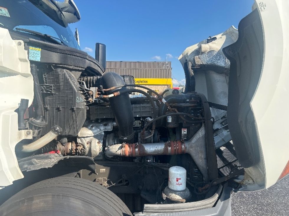 Day Cab Tractor-Heavy Duty Tractors-Freightliner-2019-T12664ST-Swedesboro-NJ-563,680\n\t\tmiles-$ 33,250 - Image 15