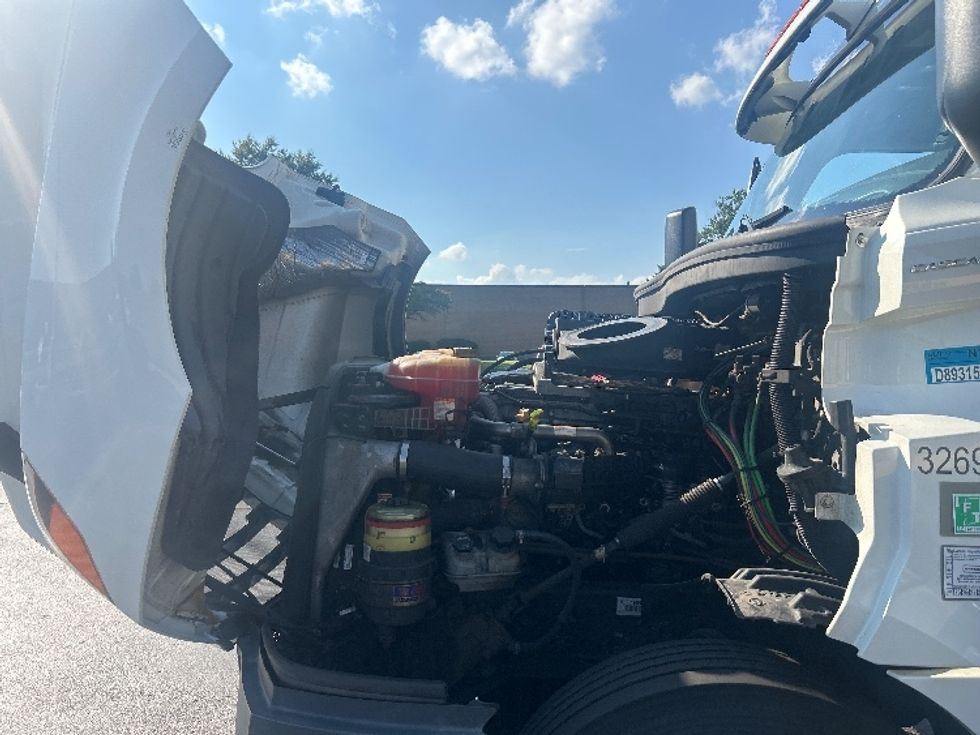 Day Cab Tractor-Heavy Duty Tractors-Freightliner-2019-T12664ST-Swedesboro-NJ-563,680\n\t\tmiles-$ 33,250 - Image 16