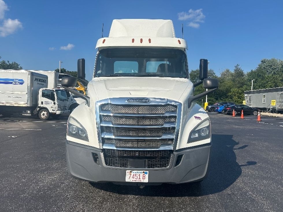 Day Cab Tractor-Heavy Duty Tractors-Freightliner-2019-T12664ST-Swedesboro-NJ-563,680\n\t\tmiles-$ 33,250 - Image 2