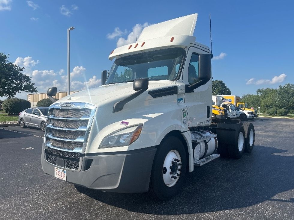 Day Cab Tractor-Heavy Duty Tractors-Freightliner-2019-T12664ST-Swedesboro-NJ-563,680\n\t\tmiles-$ 33,250 - Image 3
