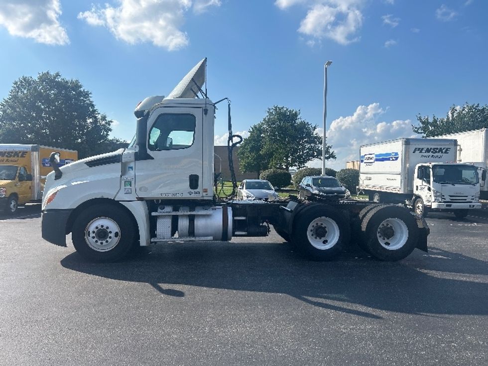 Day Cab Tractor-Heavy Duty Tractors-Freightliner-2019-T12664ST-Swedesboro-NJ-563,680\n\t\tmiles-$ 33,250 - Image 4