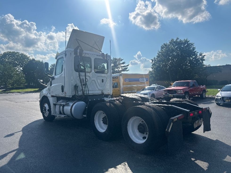 Day Cab Tractor-Heavy Duty Tractors-Freightliner-2019-T12664ST-Swedesboro-NJ-563,680\n\t\tmiles-$ 33,250 - Image 5