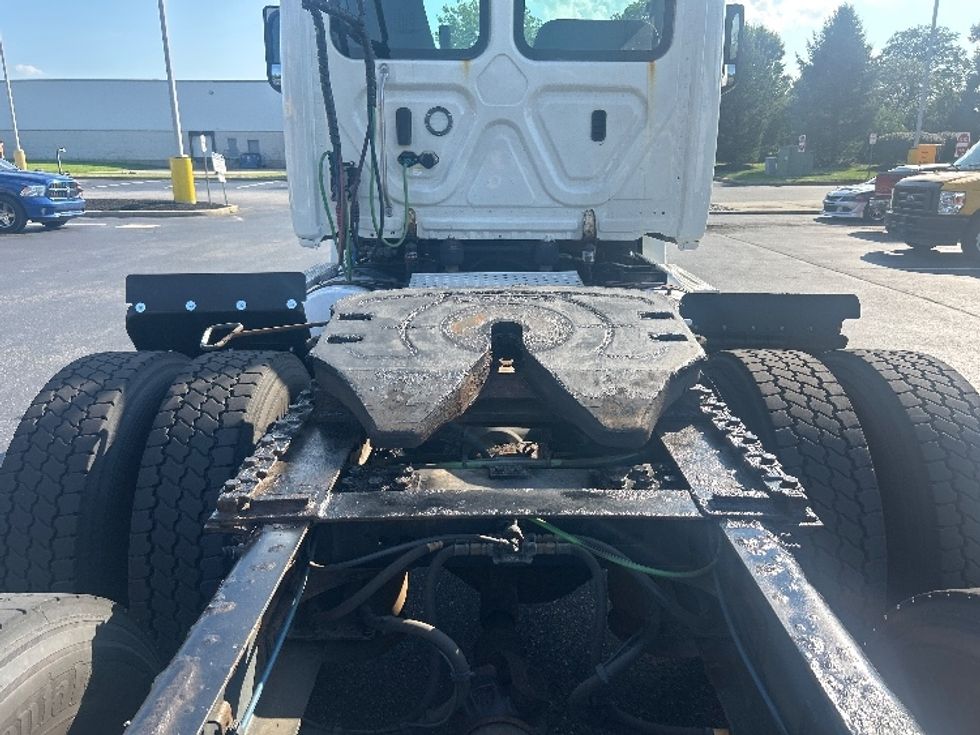 Day Cab Tractor-Heavy Duty Tractors-Freightliner-2019-T12664ST-Swedesboro-NJ-563,680\n\t\tmiles-$ 33,250 - Image 6