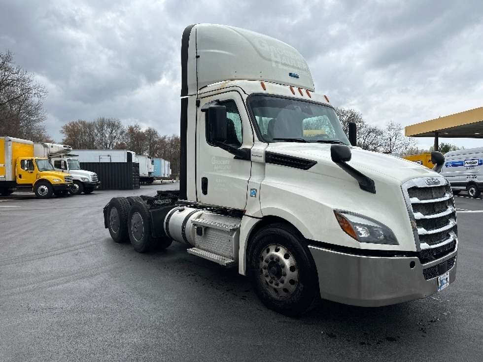 Day Cab Tractor-Heavy Duty Tractors-Freightliner-2019-T12664ST-Swedesboro-NJ-651,989
miles-$ 27,500