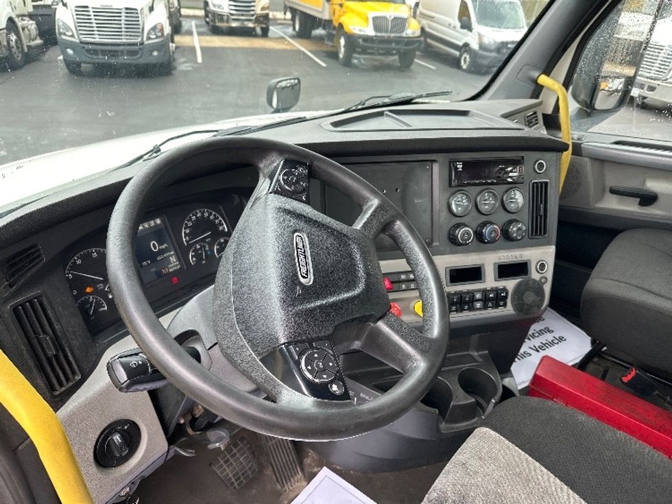 Day Cab Tractor-Heavy Duty Tractors-Freightliner-2019-T12664ST-Swedesboro-NJ-651,989\n\t\tmiles-$ 27,500 - Image 10