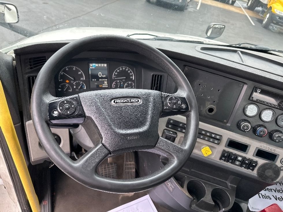 Day Cab Tractor-Heavy Duty Tractors-Freightliner-2019-T12664ST-Swedesboro-NJ-651,989\n\t\tmiles-$ 27,500 - Image 11