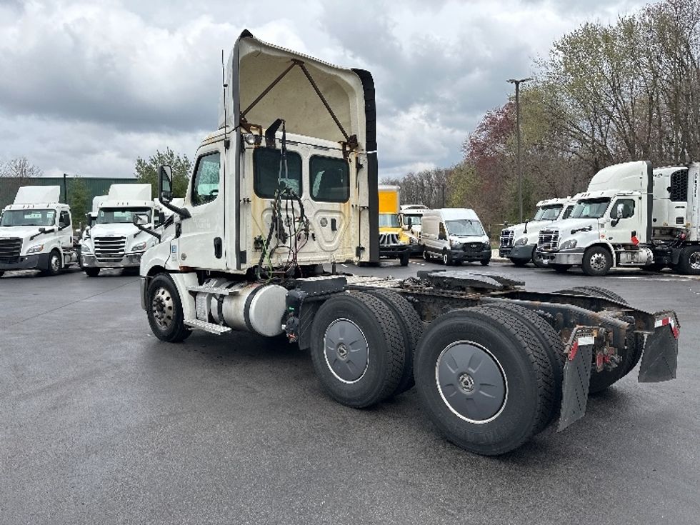 Day Cab Tractor-Heavy Duty Tractors-Freightliner-2019-T12664ST-Swedesboro-NJ-651,989\n\t\tmiles-$ 27,500 - Image 5