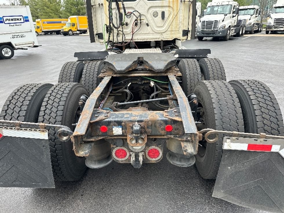 Day Cab Tractor-Heavy Duty Tractors-Freightliner-2019-T12664ST-Swedesboro-NJ-651,989\n\t\tmiles-$ 27,500 - Image 6