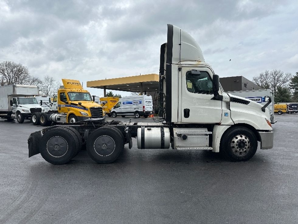 Day Cab Tractor-Heavy Duty Tractors-Freightliner-2019-T12664ST-Swedesboro-NJ-651,989\n\t\tmiles-$ 27,500 - Image 8