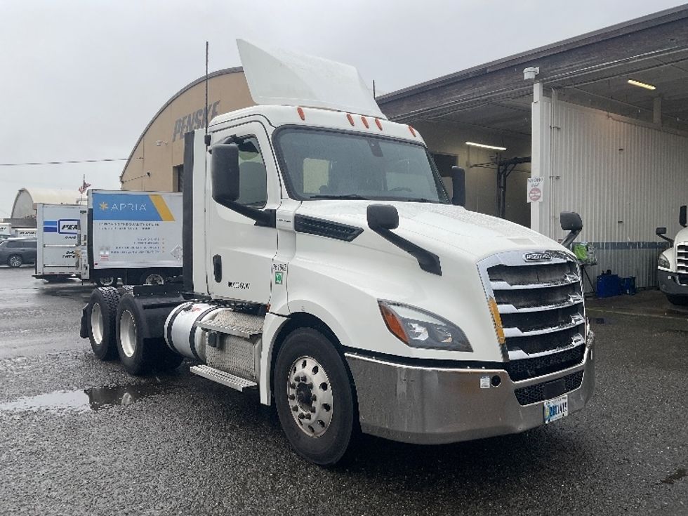 Day Cab Tractor-Heavy Duty Tractors-Freightliner-2019-T12664ST-Tacoma-WA-292,823\n\t\tmiles-$ 51,000 - Image 1
