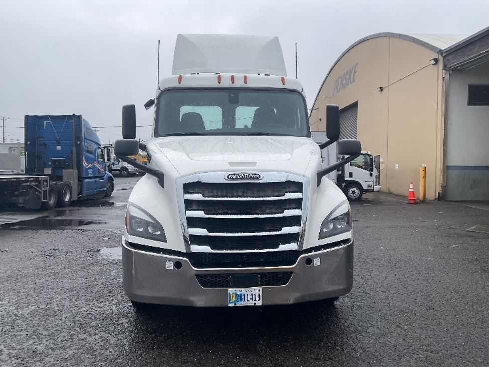 Day Cab Tractor-Heavy Duty Tractors-Freightliner-2019-T12664ST-Tacoma-WA-292,823\n\t\tmiles-$ 51,000 - Image 2