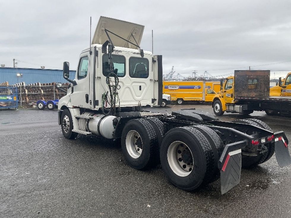 Day Cab Tractor-Heavy Duty Tractors-Freightliner-2019-T12664ST-Tacoma-WA-292,823\n\t\tmiles-$ 51,000 - Image 5