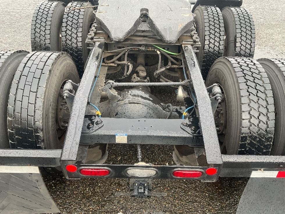 Day Cab Tractor-Heavy Duty Tractors-Freightliner-2019-T12664ST-Tacoma-WA-292,823\n\t\tmiles-$ 51,000 - Image 6