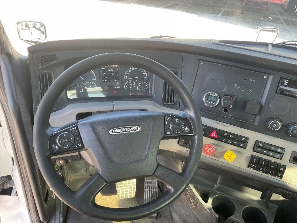 Day Cab Tractor-Heavy Duty Tractors-Freightliner-2019-T12664ST-Tampa-FL-241,707\n\t\tmiles-$ 57,250 - Image 11