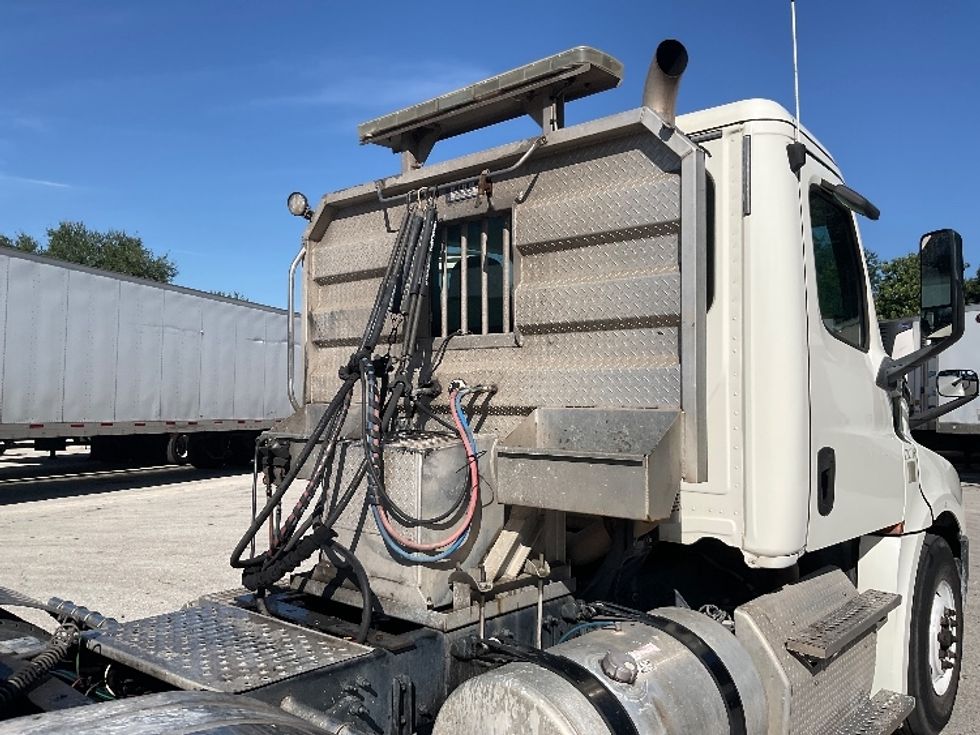 Day Cab Tractor-Heavy Duty Tractors-Freightliner-2019-T12664ST-Tampa-FL-241,707\n\t\tmiles-$ 57,250 - Image 17