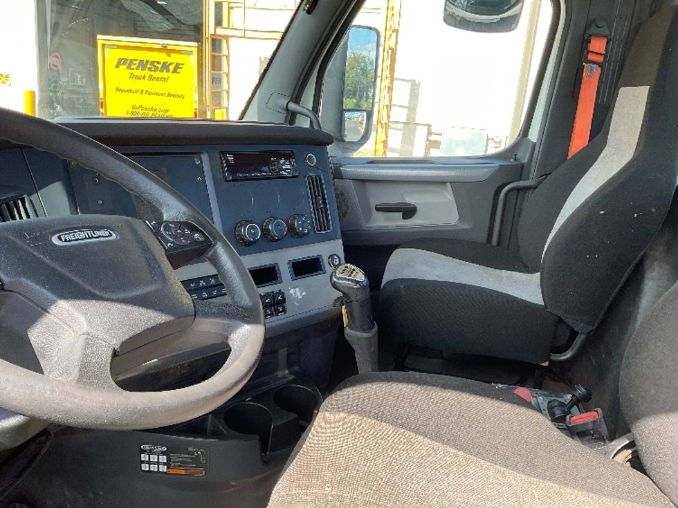 Day Cab Tractor-Heavy Duty Tractors-Freightliner-2019-T12664ST-Tampa-FL-270,105\n\t\tmiles-$ 50,500 - Image 10