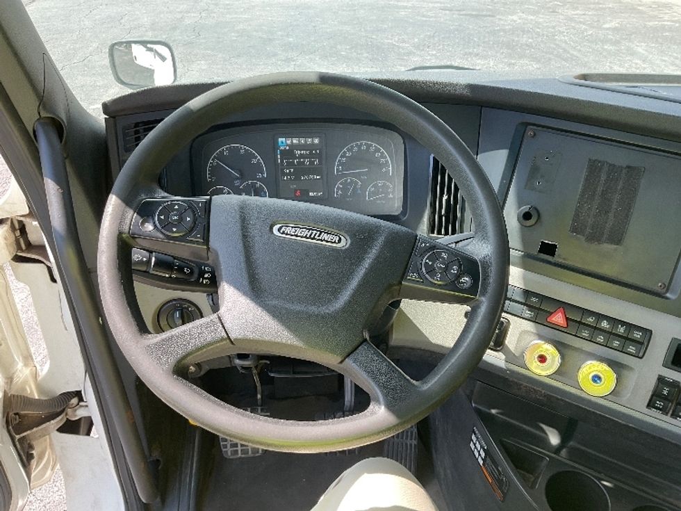 Day Cab Tractor-Heavy Duty Tractors-Freightliner-2019-T12664ST-Tampa-FL-270,105\n\t\tmiles-$ 50,500 - Image 11
