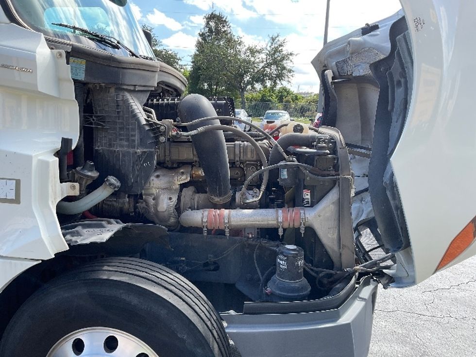 Day Cab Tractor-Heavy Duty Tractors-Freightliner-2019-T12664ST-Tampa-FL-270,105\n\t\tmiles-$ 50,500 - Image 15