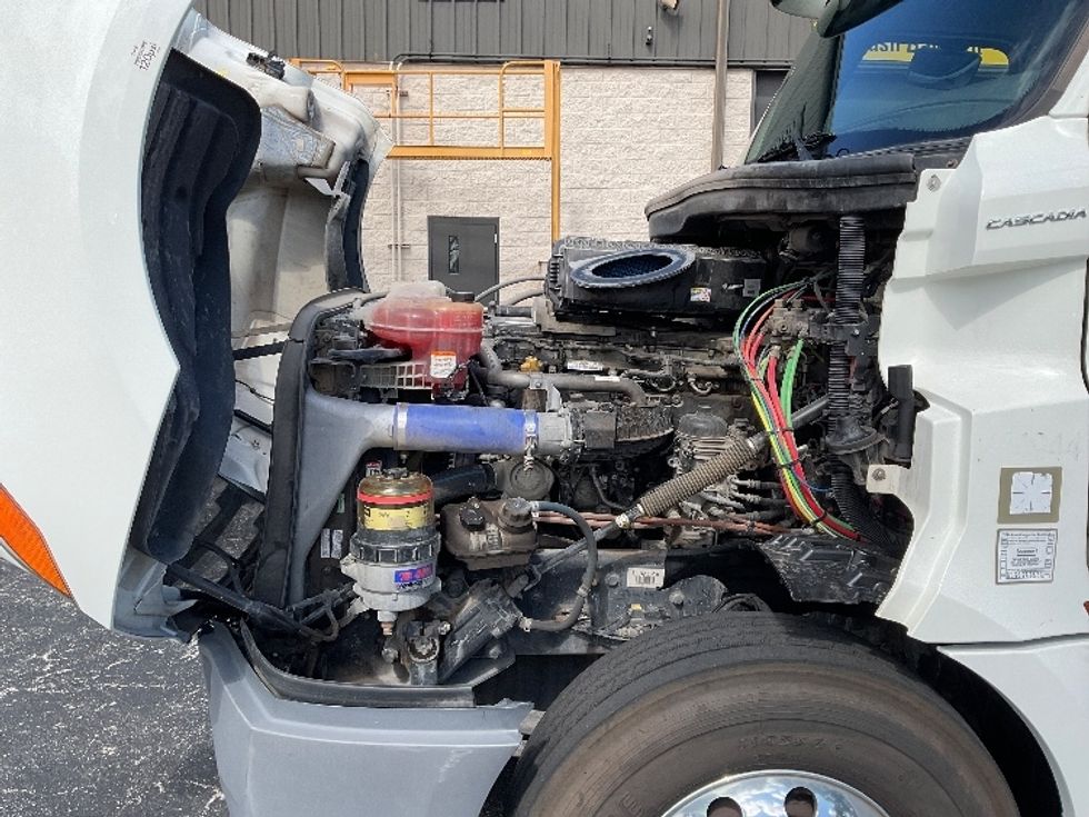 Day Cab Tractor-Heavy Duty Tractors-Freightliner-2019-T12664ST-Tampa-FL-270,105\n\t\tmiles-$ 50,500 - Image 16