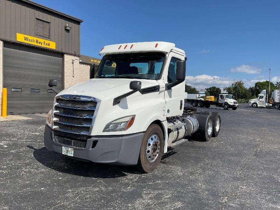 Day Cab Tractor-Heavy Duty Tractors-Freightliner-2019-T12664ST-Tampa-FL-270,105\n\t\tmiles-$ 50,500 - Image 3