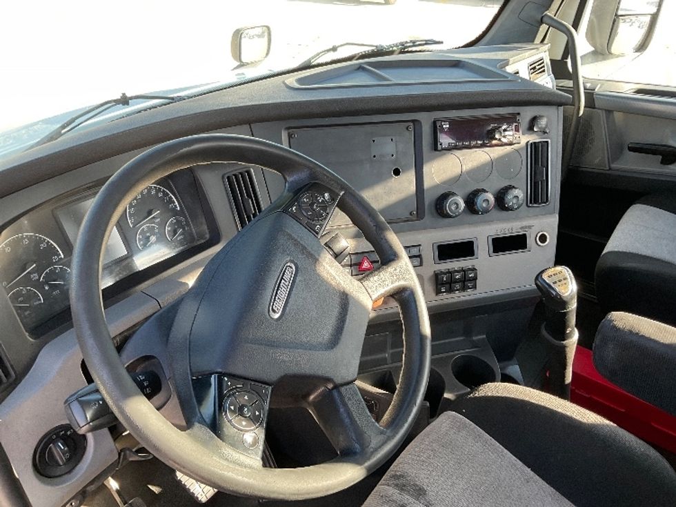 Day Cab Tractor-Heavy Duty Tractors-Freightliner-2019-T12664ST-Tampa-FL-393,638\n\t\tmiles-$ 43,750 - Image 10