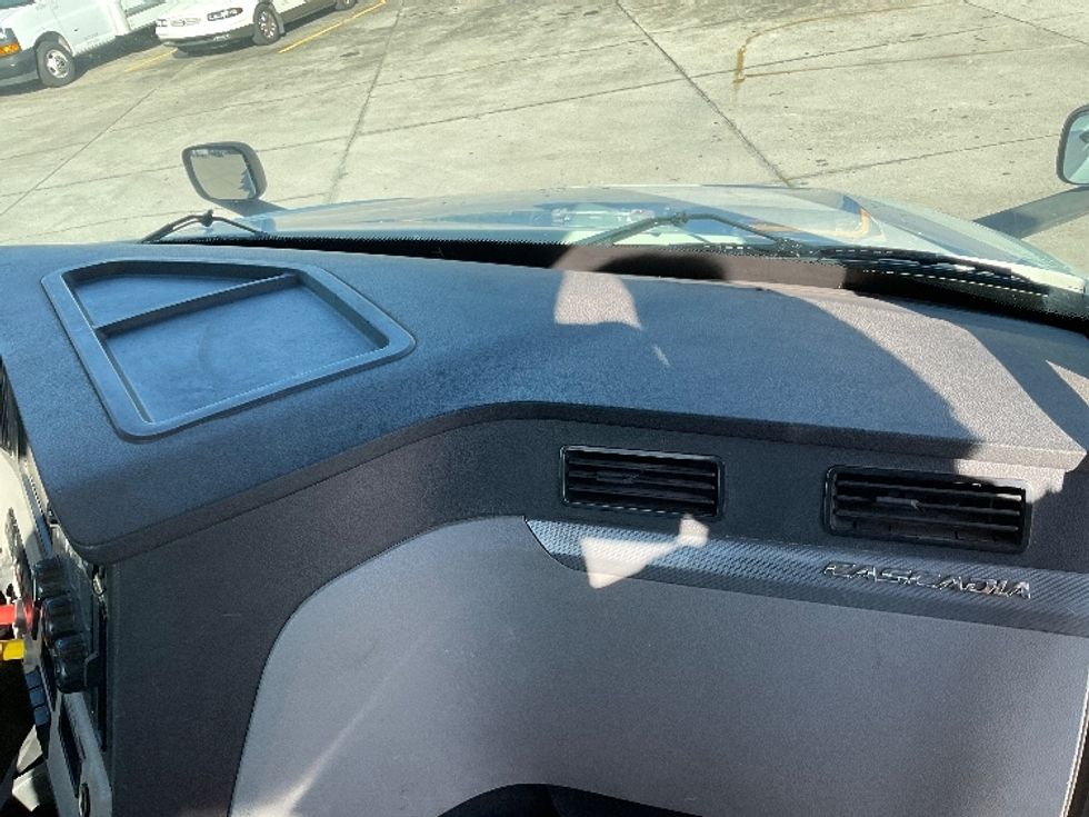 Day Cab Tractor-Heavy Duty Tractors-Freightliner-2019-T12664ST-Tampa-FL-393,638\n\t\tmiles-$ 43,750 - Image 13