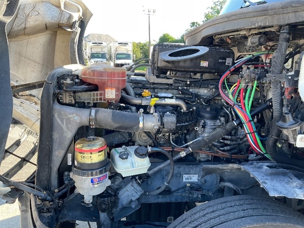 Day Cab Tractor-Heavy Duty Tractors-Freightliner-2019-T12664ST-Tampa-FL-393,638\n\t\tmiles-$ 43,750 - Image 16