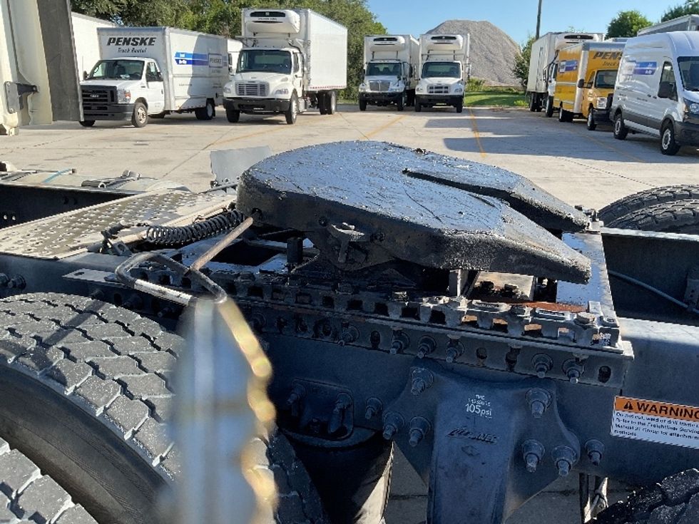 Day Cab Tractor-Heavy Duty Tractors-Freightliner-2019-T12664ST-Tampa-FL-393,638\n\t\tmiles-$ 43,750 - Image 18