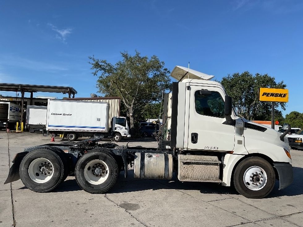 Day Cab Tractor-Heavy Duty Tractors-Freightliner-2019-T12664ST-Tampa-FL-393,638\n\t\tmiles-$ 43,750 - Image 8