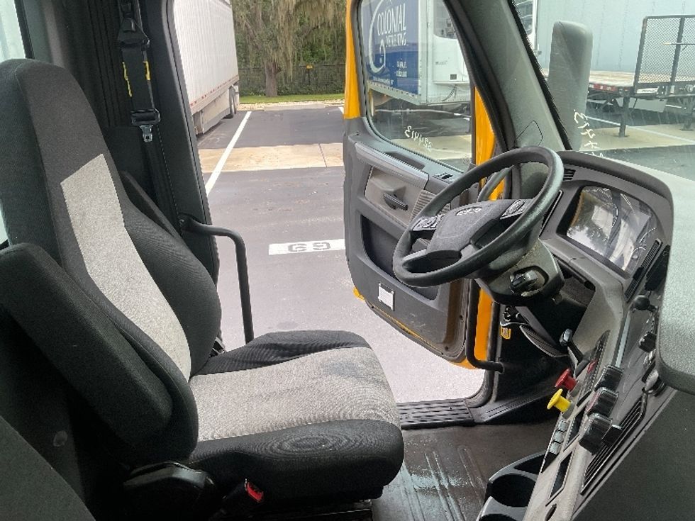 Day Cab Tractor-Heavy Duty Tractors-Freightliner-2019-T12664ST-Tampa-FL-404,500\n\t\tmiles-$ 40,750 - Image 14