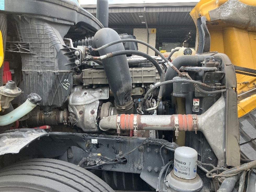 Day Cab Tractor-Heavy Duty Tractors-Freightliner-2019-T12664ST-Tampa-FL-404,500\n\t\tmiles-$ 40,750 - Image 15