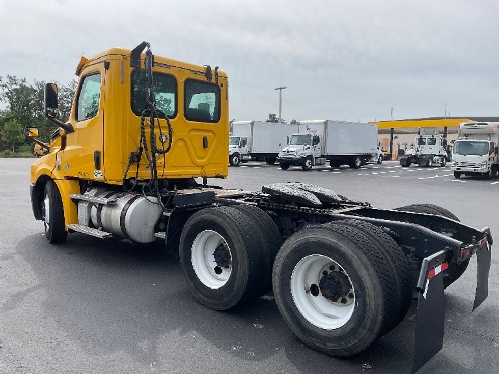 Day Cab Tractor-Heavy Duty Tractors-Freightliner-2019-T12664ST-Tampa-FL-404,500\n\t\tmiles-$ 40,750 - Image 5